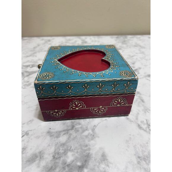 VTG Boho Whimsical Wooden Trinket Jewelry Box Red Heart Distressed Floral Accent - Picture 7 of 8